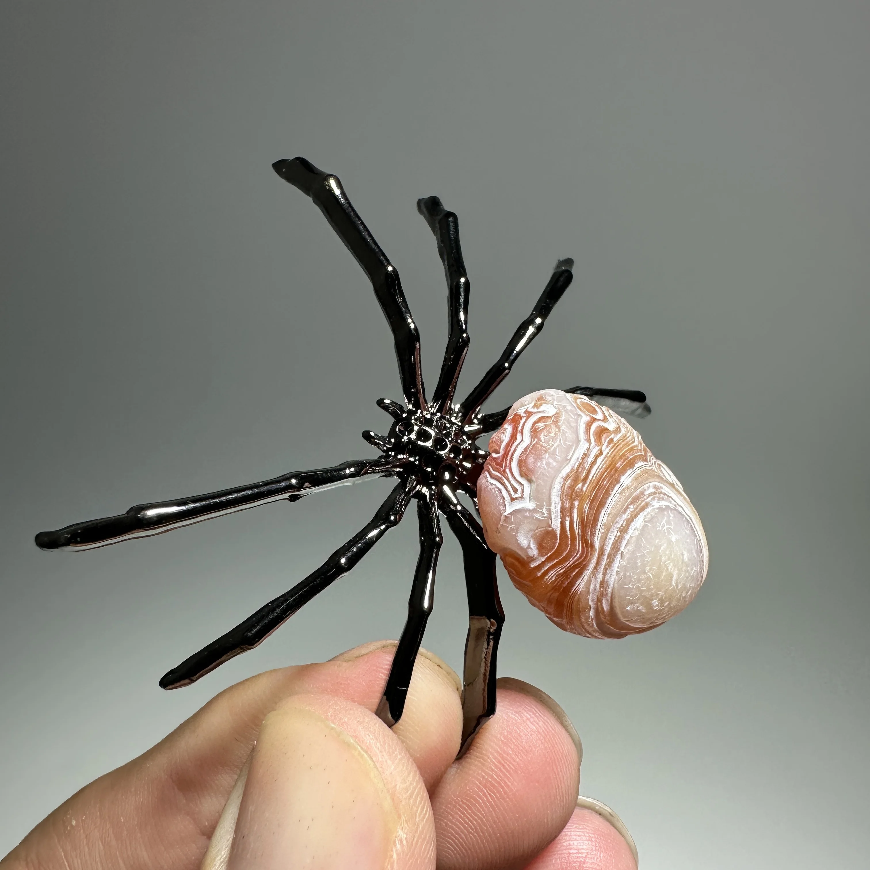 Natural Sardonyx Agate Alxa Gobi Eye Spider Figurine Metal Leg Mineral Specimen Chakra Reiki Healing Stone Halloween Decor Gift