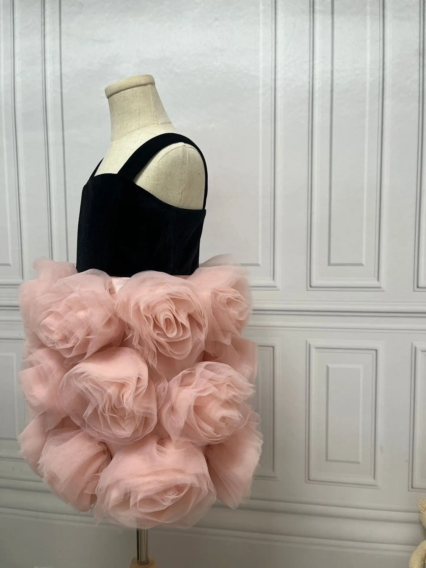 Flower Girls Dress For Short Wedding Floral Gala Dress Spaghetti Strap Black Velvet Toddler Pageant Dress