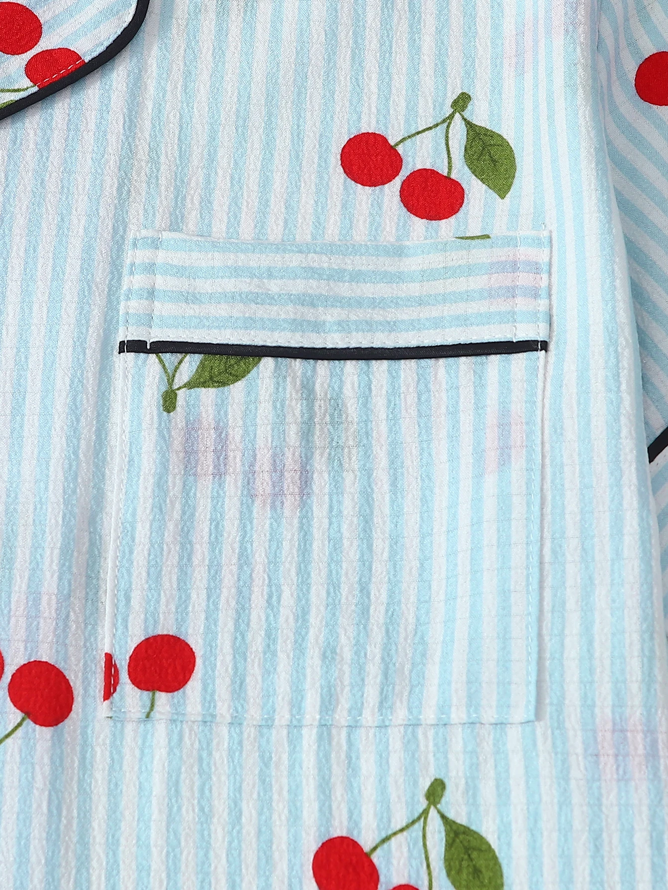 Two-Piece Comfortable Striped Heart-Pattern Lapel Button-Down Short-Sleeve Top with Pockets and Bow-Knot Shorts Spring/Summer Women's Pajamas Loungewear Set Suitable for Home Use