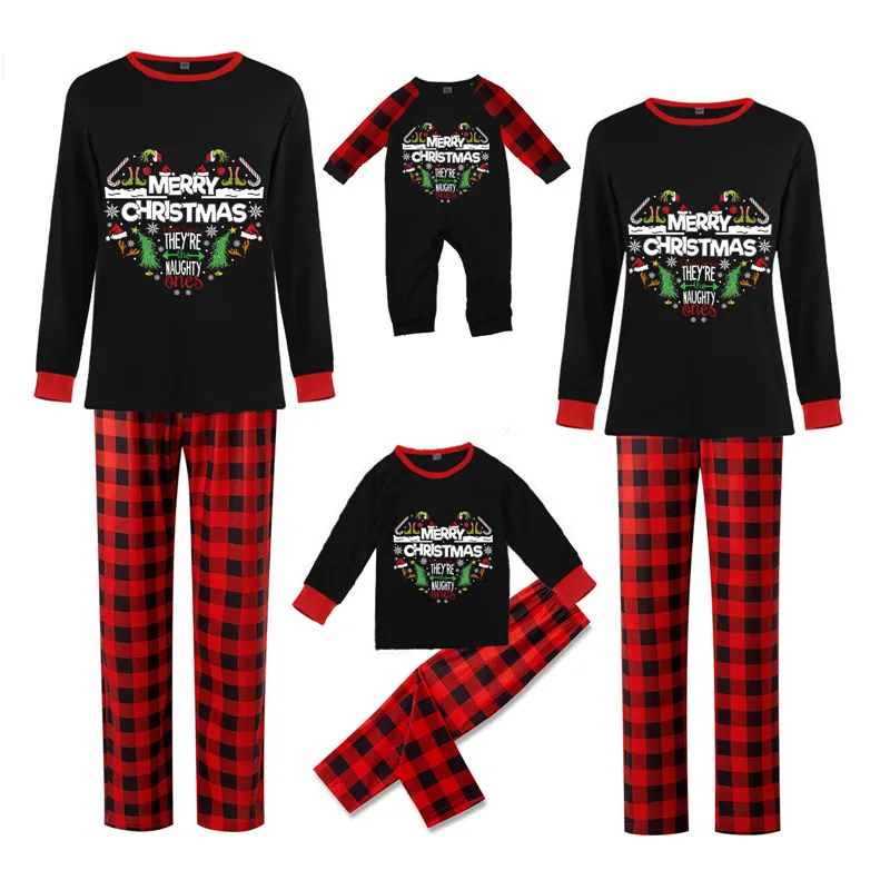 Conjunto festivo de pijamas de Natal combinando para a família com tops gráficos de coração e calças xadrez para roupa de dormir aconchegante para férias