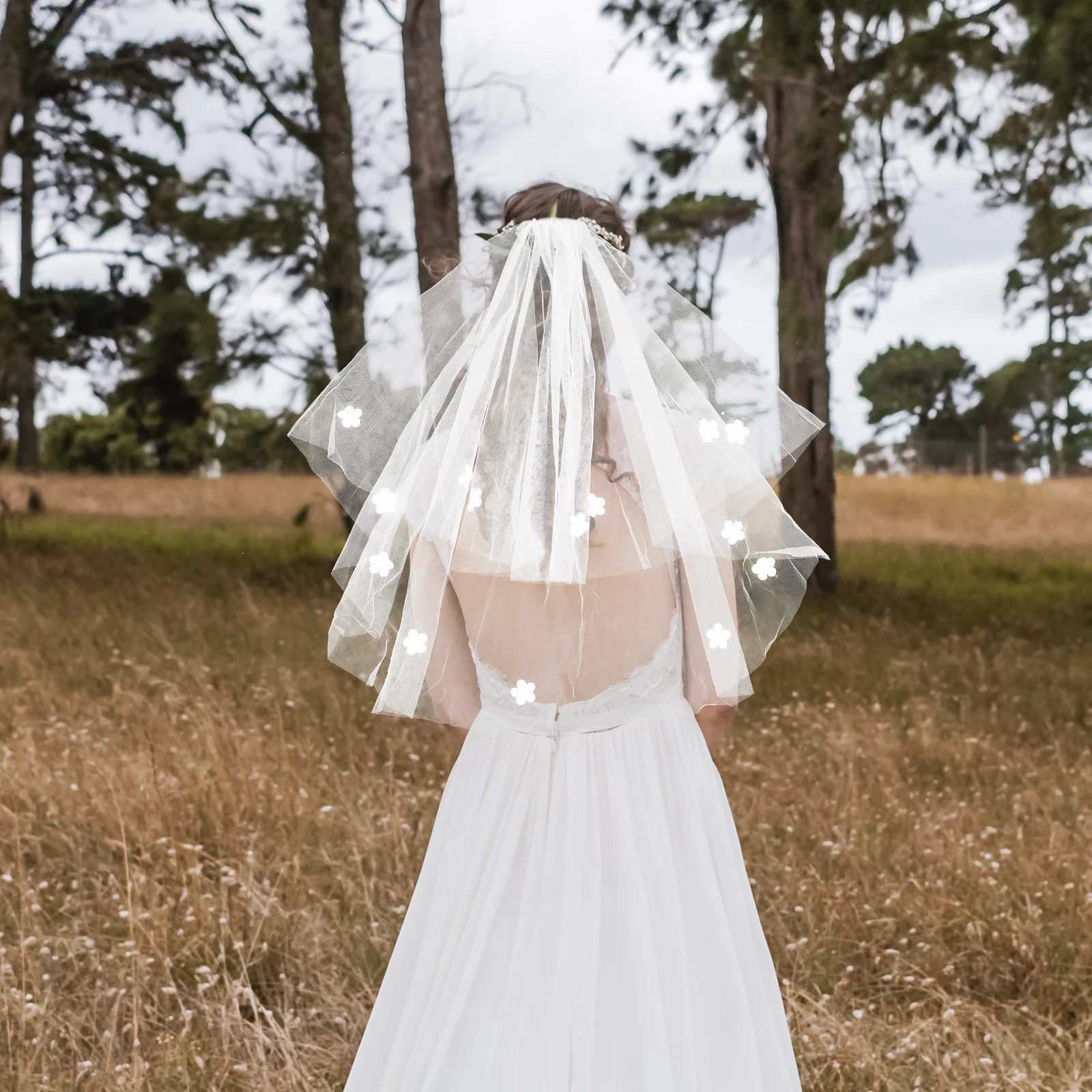 

Romantic Bridal Veil Elegant Wedding Headdress Attractive Chic Accessory for Bride Special Day Wedding Dress Veil