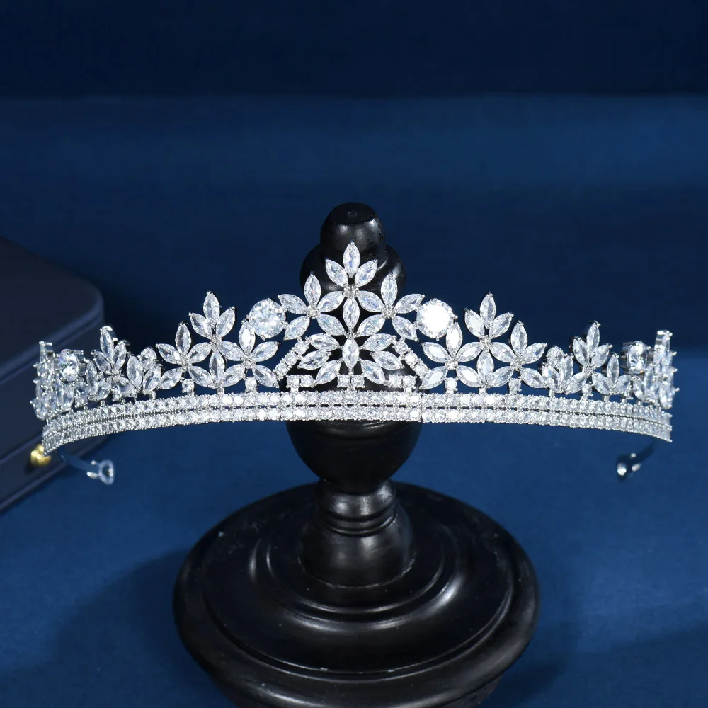 

HIBRIDE New Sparkling Leaf Wedding Party Bride Tiaras Crown Luxury Hairbands Headpiece Crown Hair Accessories Party Gifts C-71