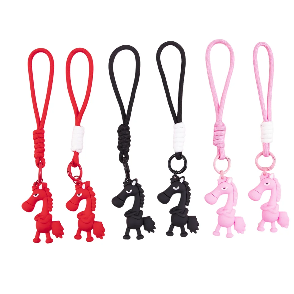 أسود لينة المطاط الحصان المفاتيح حقيبة الظهر قلادة الديكور 2026 سنة الحصان هدايا السنة الجديدة للبنين بنات