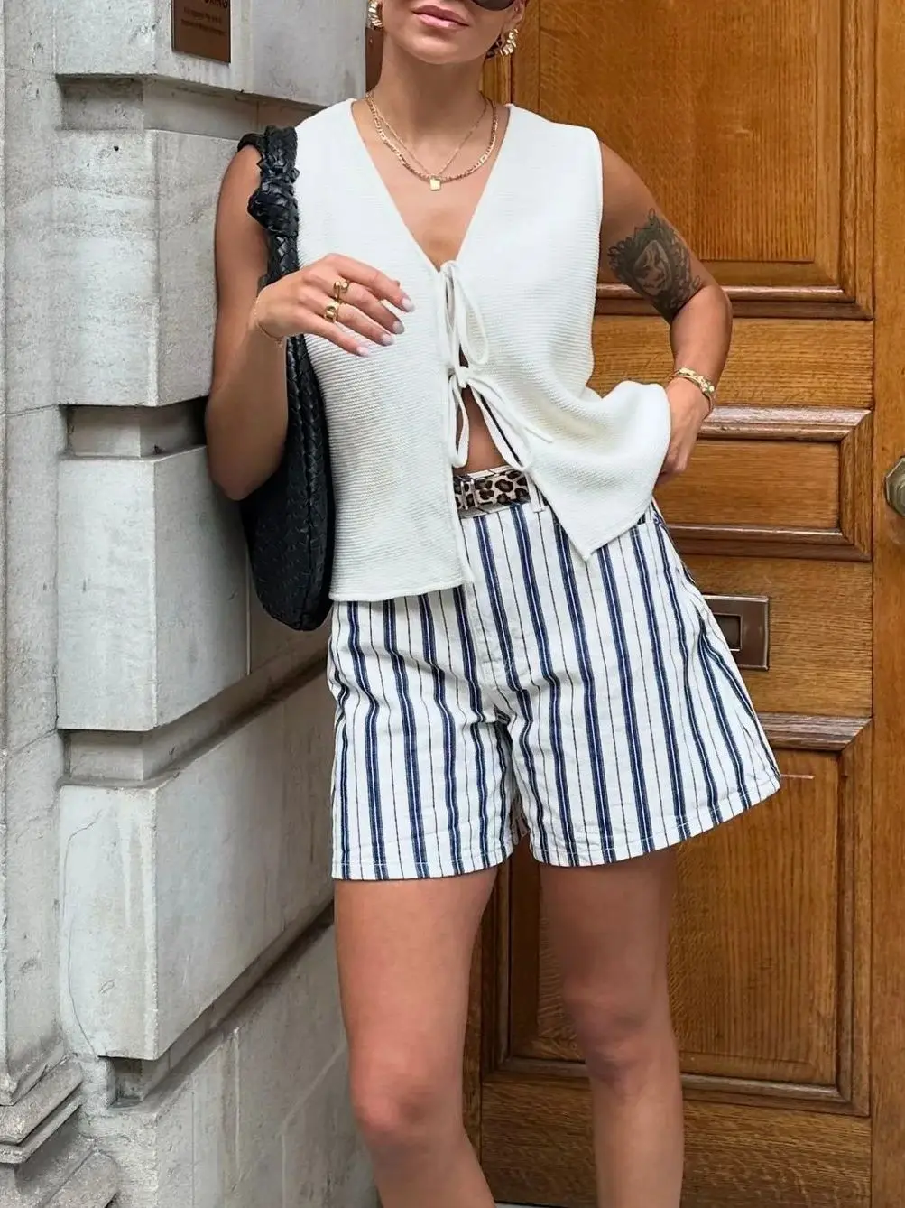 Women Casual Loose Striped Lace-up Sweater Vest 2024 New Summer V-neck White Knit Vest Female Elegant Sleeveless Knit Cardigan