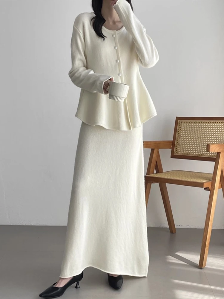 

Chic Knitted Sweater And High Waist A-Line Skirt Set for Women with Gentle Autumnal Florid Design Comfortable Fit