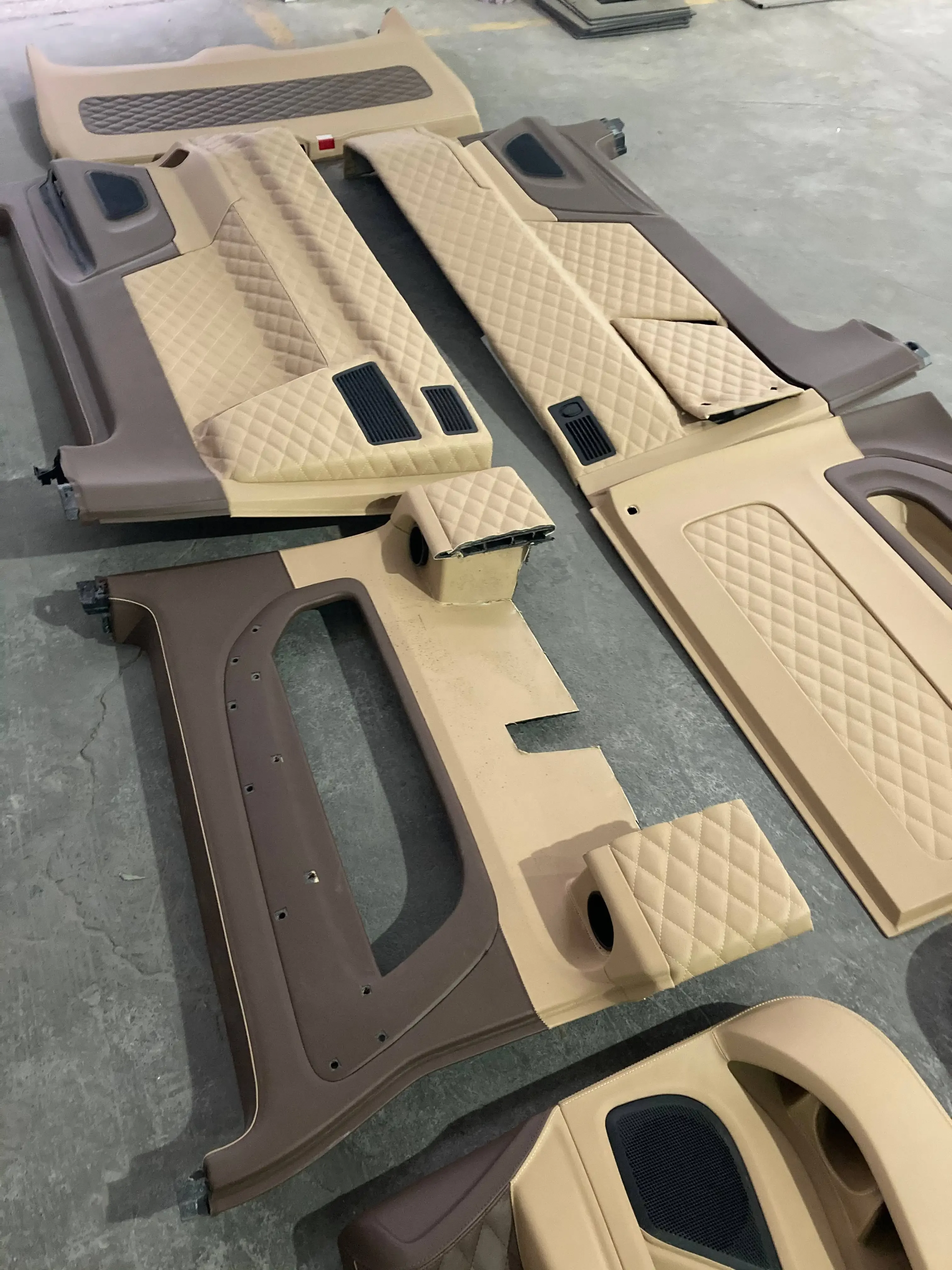 أجزاء ضبط السيارة مجموعة ترقية ملحقات السيارة الداخلية مع وحدة التحكم وباب الجدار الجانبي لـ Vito Vclass W447