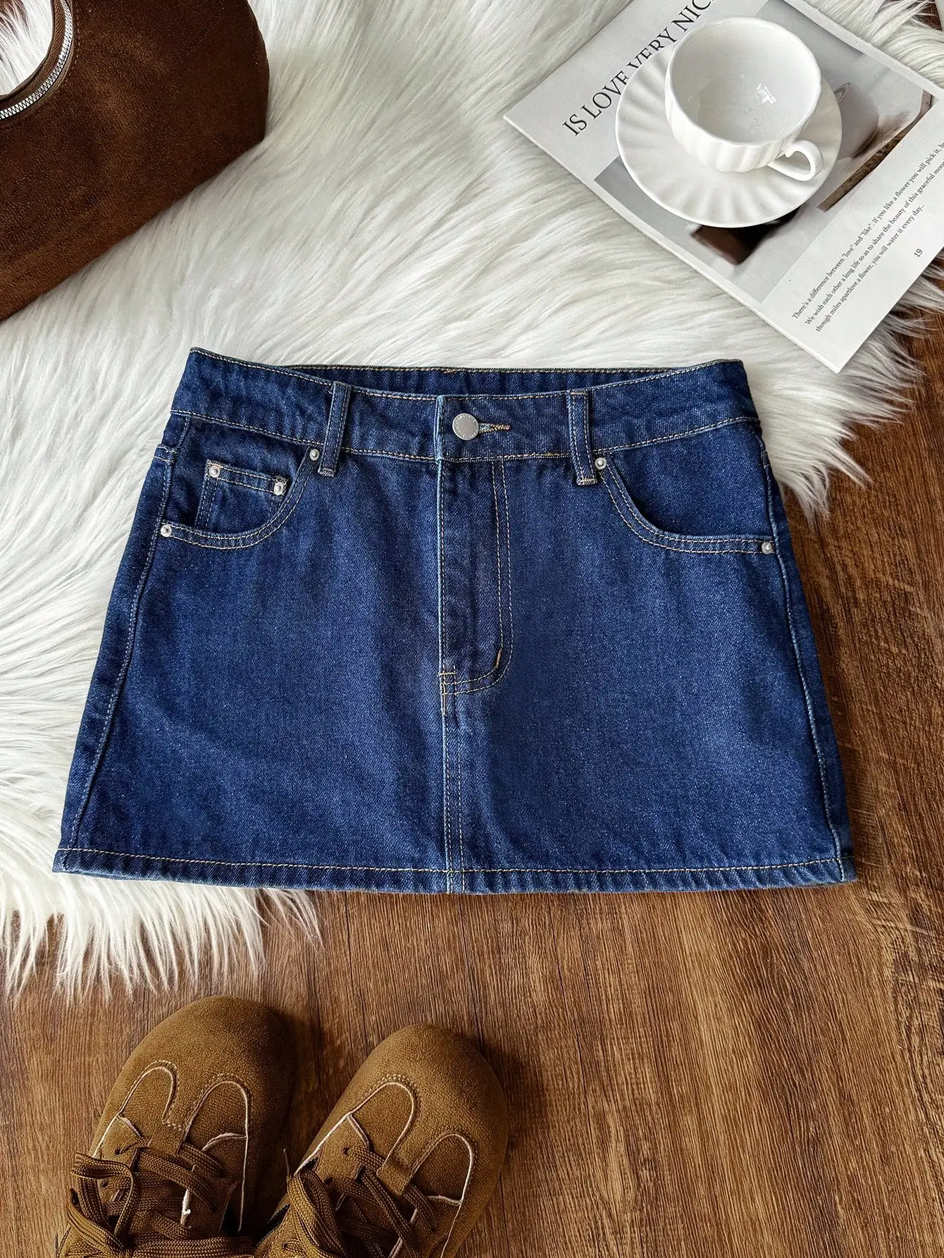 تنورة جينز كلاسيكية قصيرة للنساء مع جيوب أمامية، تصميم بخصر مرتفع وقصة على شكل حرف A