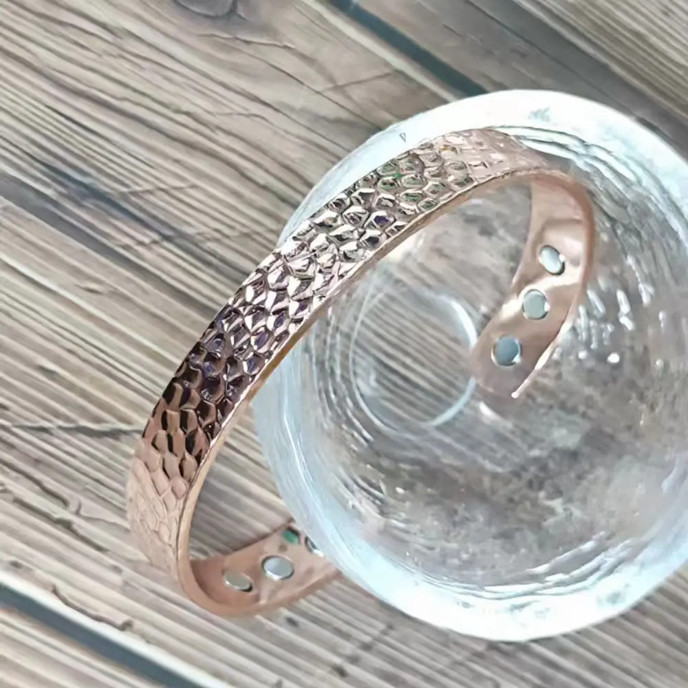 Popular fashion small wave men’s and women’s bracelets, unique, trendy, magnetic bracelets.