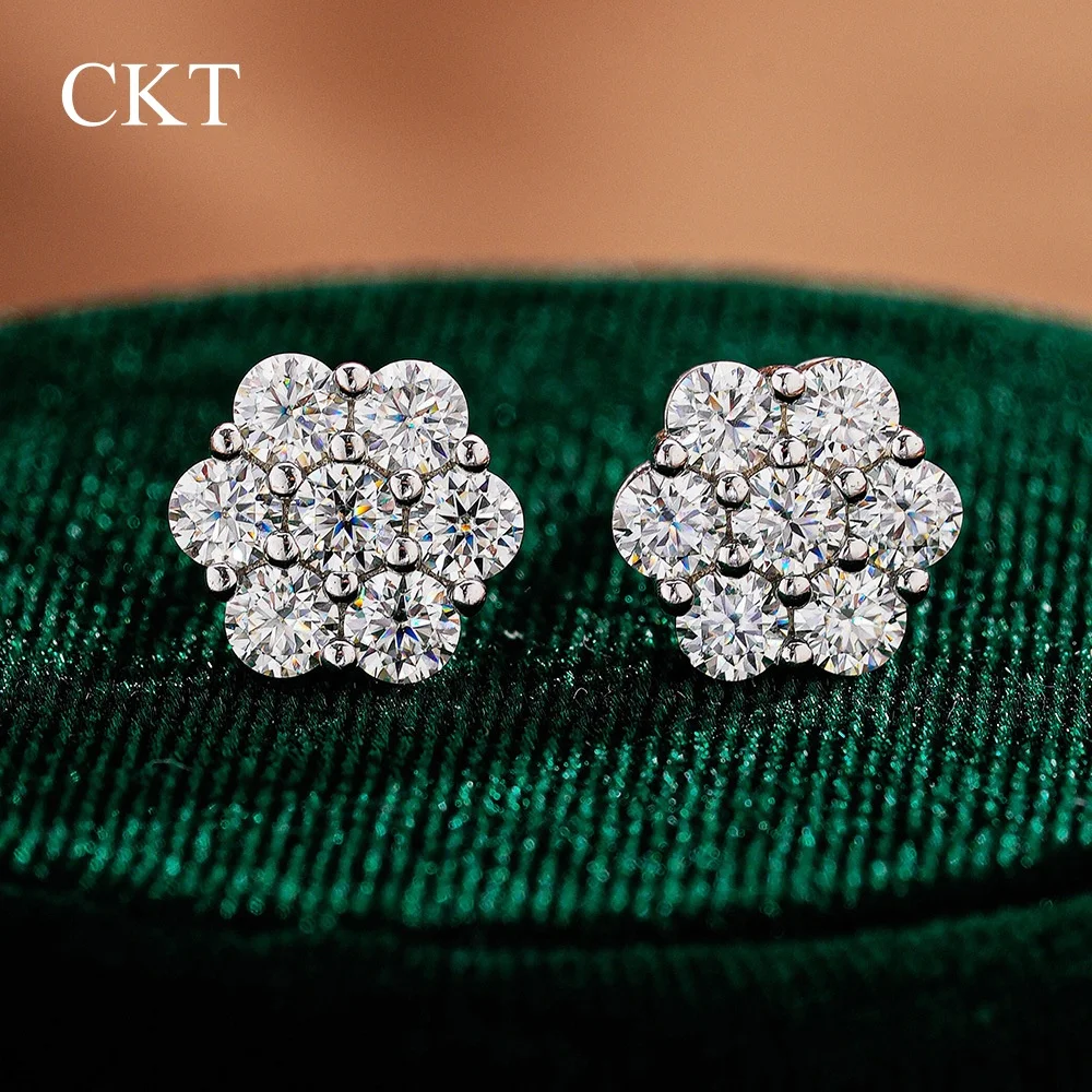 

CKT 18k White Gold Tiny Triangle Stud Earrings Platinum Pt950 0.7ct Diamond Moissanite Modern Geometric Daily Fine Jewelry