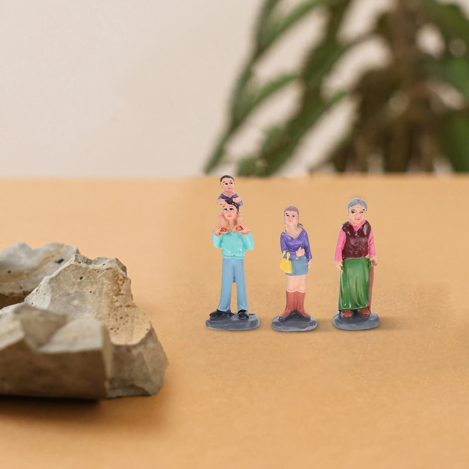 

10 Pcs Family Figurines Resin Material Lifelike Small People Statues Sand Table Props Garden Decor Accessories School Project