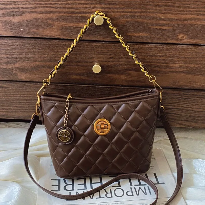 

Новая женская весенняя сумка-ведро 2025 года. Мода - Forward, Retro Niche & Diamond - Сумка через плечо с украшением, просторная и стильная