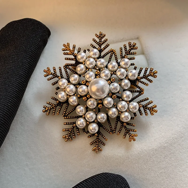 

Christmas Rhinestone Snowflake Brooches for Women Vintage Pearl Ice Crystal Pins Office Party Friend Gifts Jewelry Accessories