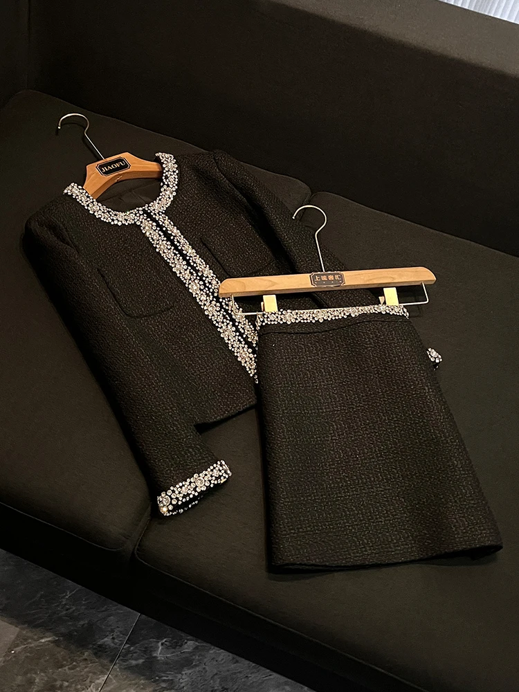 

Bla iny Diamond Embedded Fraance Sle Women's Suiting Set Two-Piece Outerwear Top And f Skirt Ensemble EK25