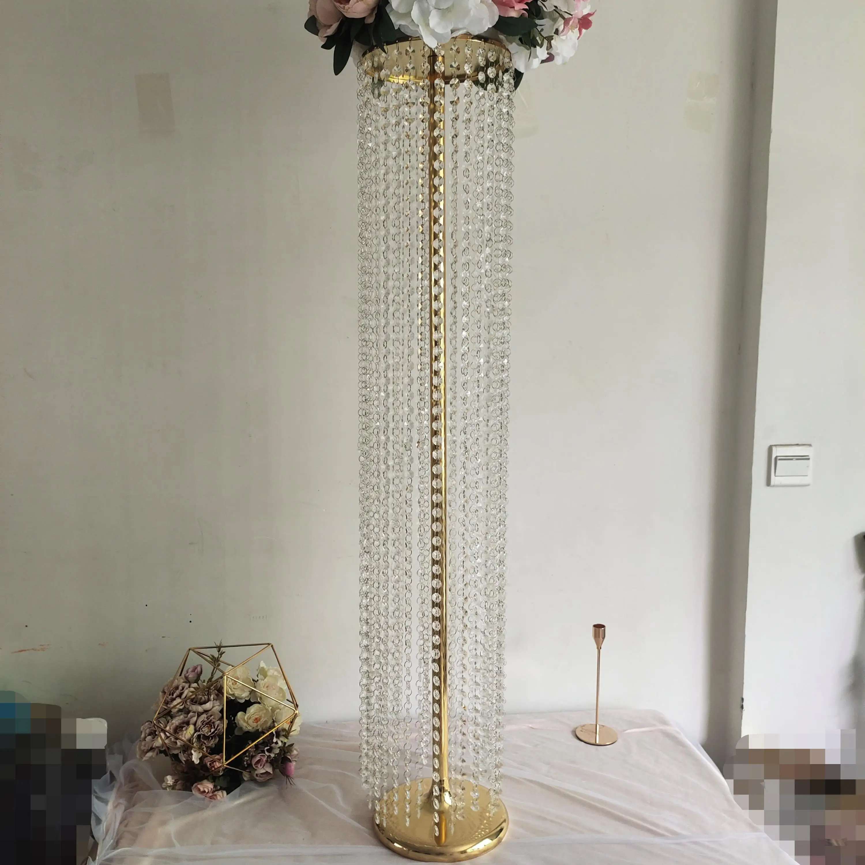 Electroplated Metal Flower Stand Table Center Decoration With Crystal Chains Wedding Decor European Ornamental Vase