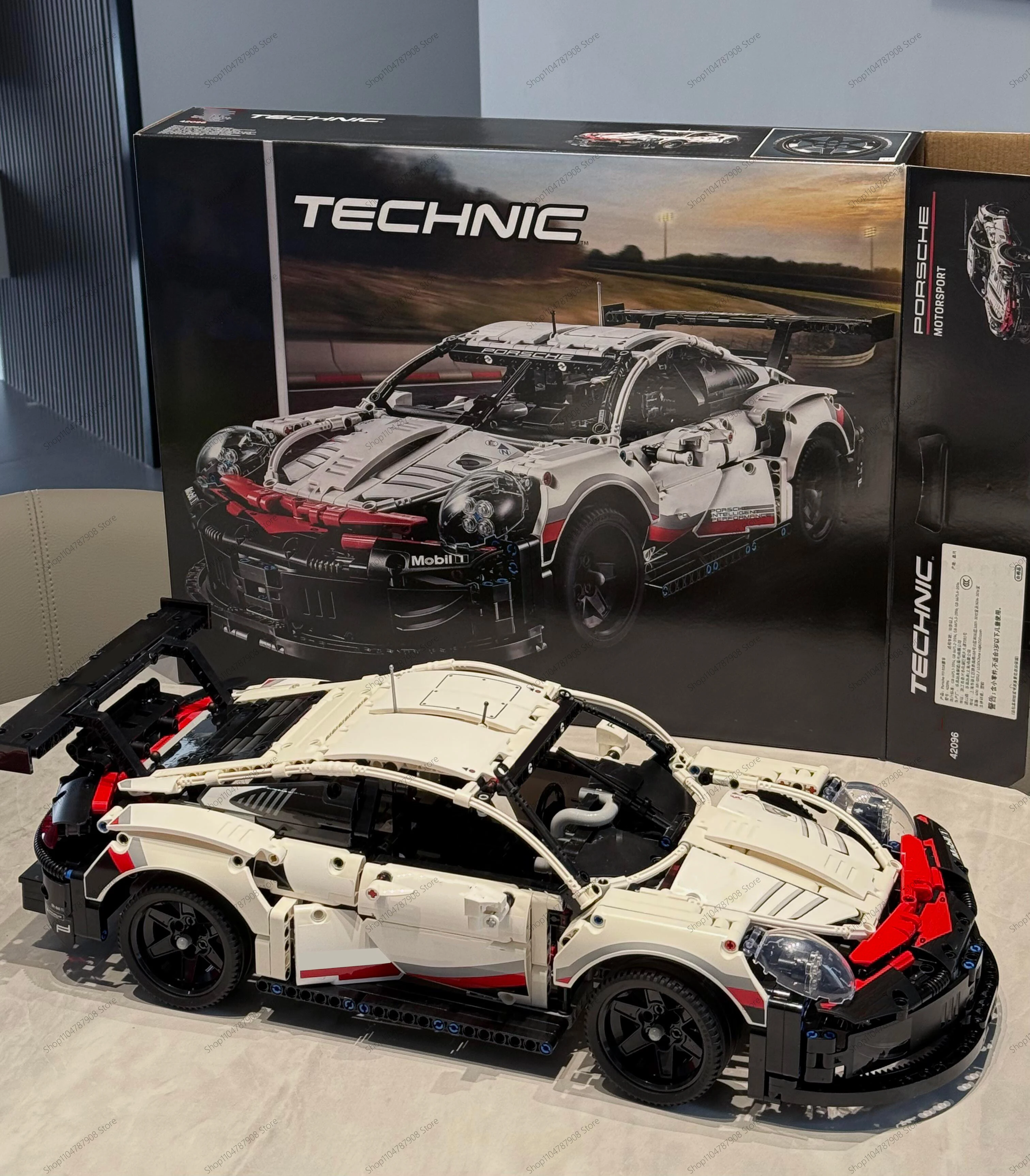 

The New 1580PCS14+ Car Building Set, a 1:10 Scale Technical Sports Racing Construction Kit, is an Ideal Toy Gift.