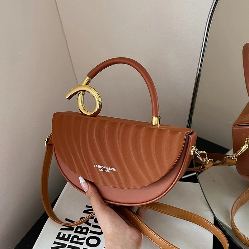 

Simple Vintage Crossbody Bag With Minimalist Solid Color Design And Fashionable Paris Letter Logo