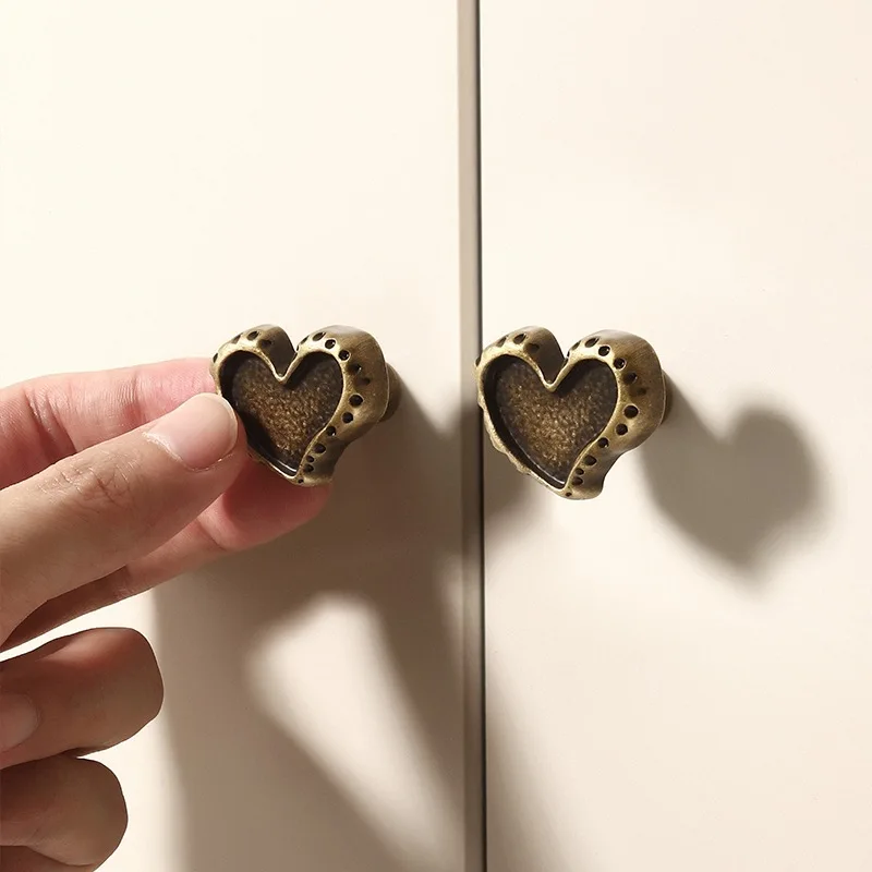 

SINNO Solid Brass Vintage Brass Cabinet Knobs - Creative Irregular Drawer Pulls for Kitchen Wardrobe Cupboard Furniture Hardware