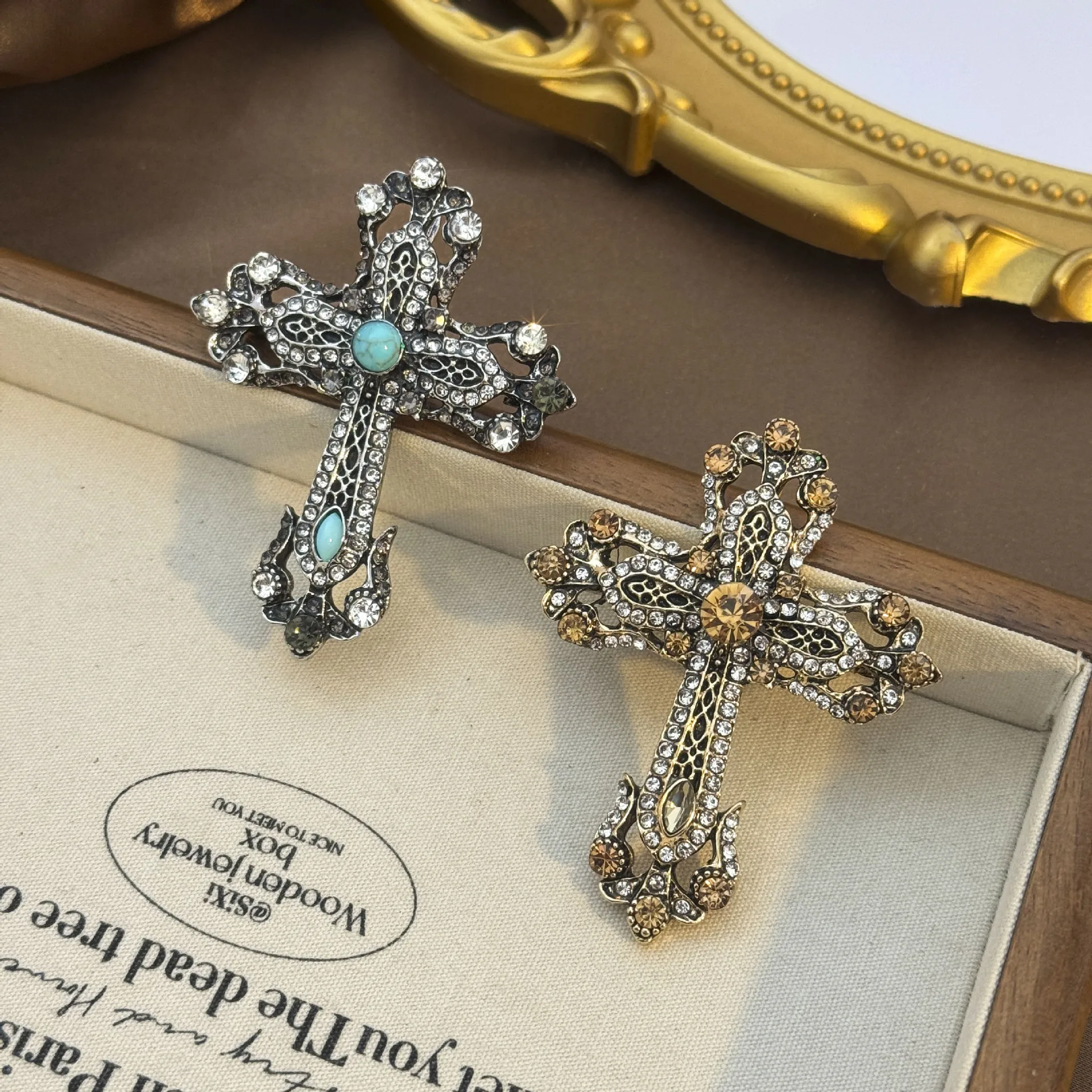 Vintage Rhinestone Cross Brooches For Women Men Fashion Retro Court Style Suit Jacket Brooch Clothing Accessories Gift Wholesale
