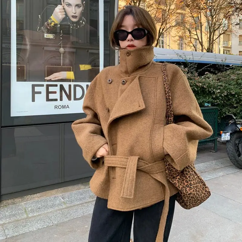 

Korean Fashion Stand Up Collar Double Breasted Woolen Coat Winter New Silhouette Short Waist Collection Temperament Coat