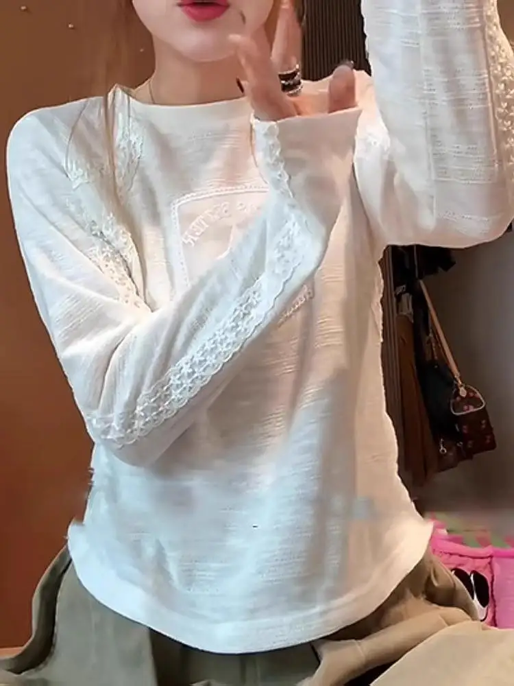 Luźna, koronkowa, długa bluzka z okrągłym dekoltem, damska, jesienna, w stylu lazy, do noszenia pod spód, oddychająca, wygodna, szybkoschnąca.