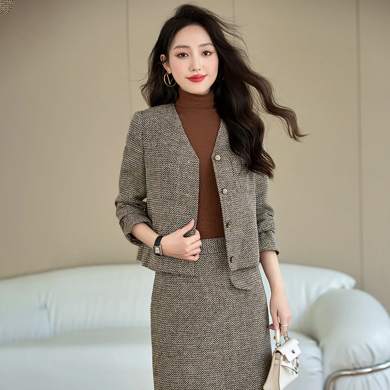 2025 Autunno Nuovo Slim Fit Marrone Pendolarismo Abito versatile Design Temperamento Abito da donna professionale