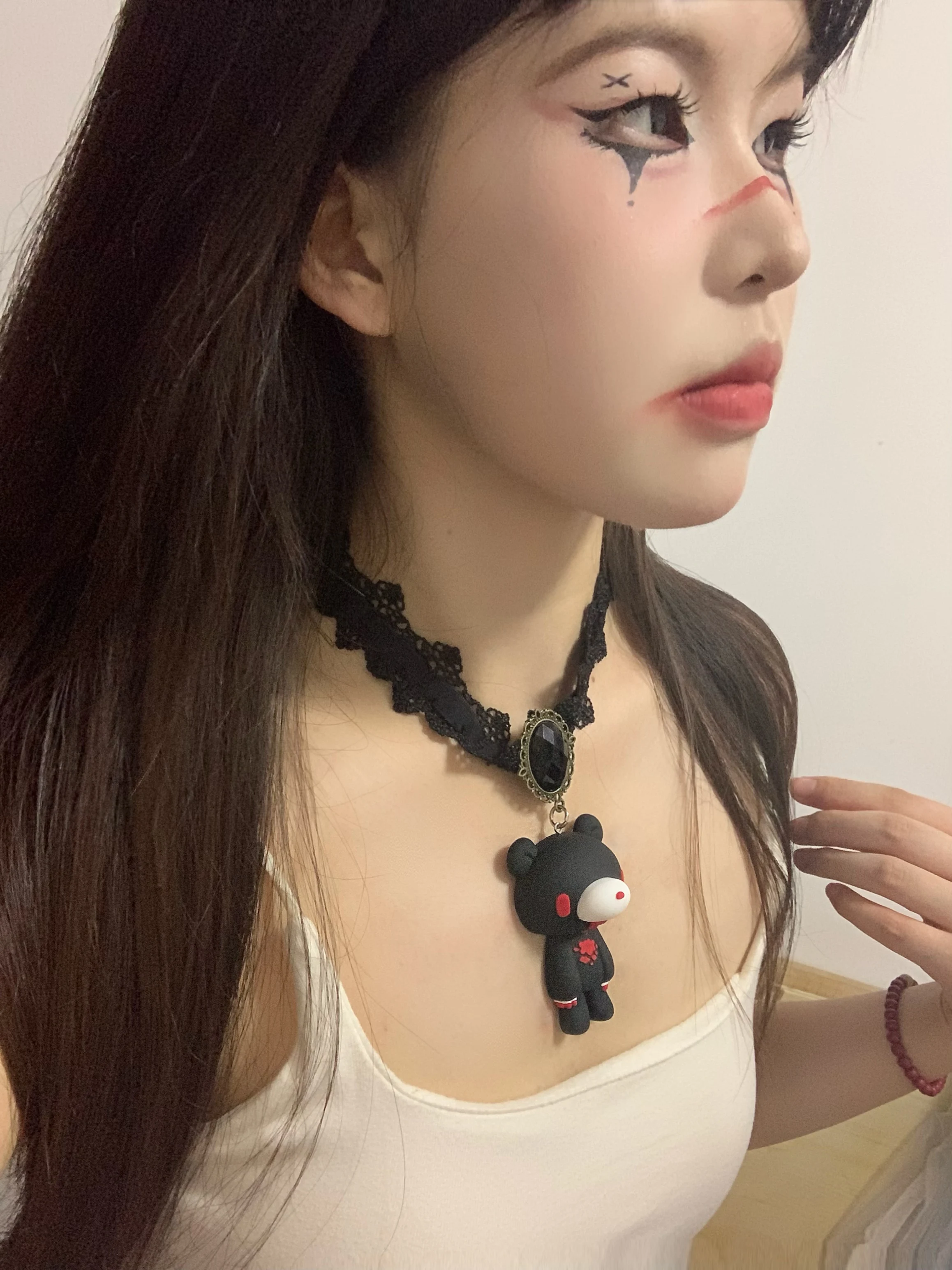 المختنقون الدانتيل القوطي مع المعلقات الدب الدموي ولمسات الأحجار الكريمة. مثالي مخيف - إكسسوارات الهالوين اللطيفة.