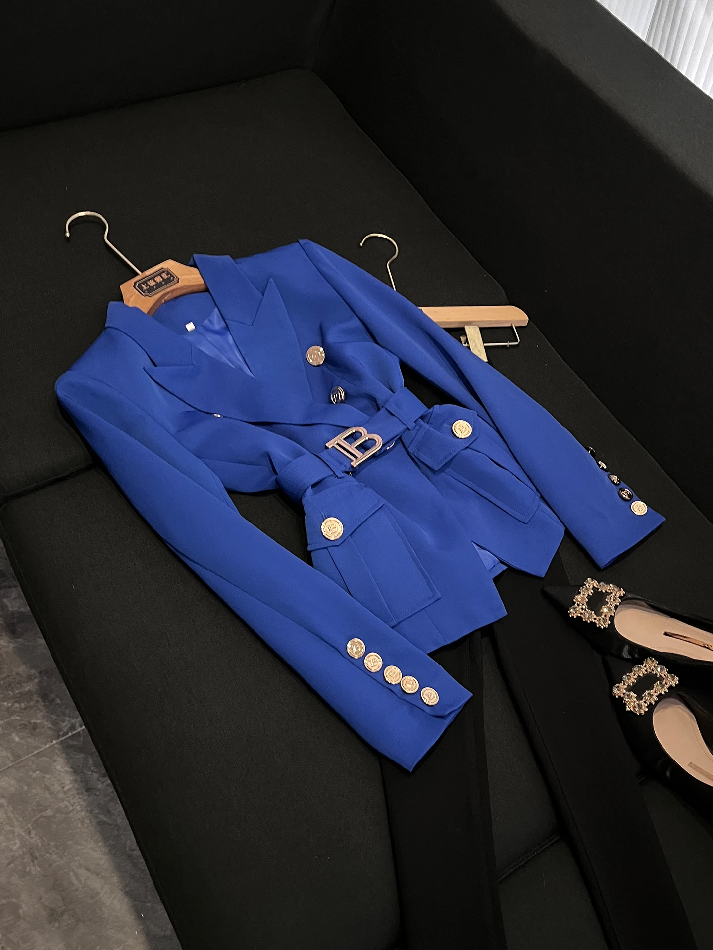 

Blue Slim Fit Long Sleeve Suit Jacket for Women Commute Style Office Wear Waist Cinched Button up Professional Outfit B6965