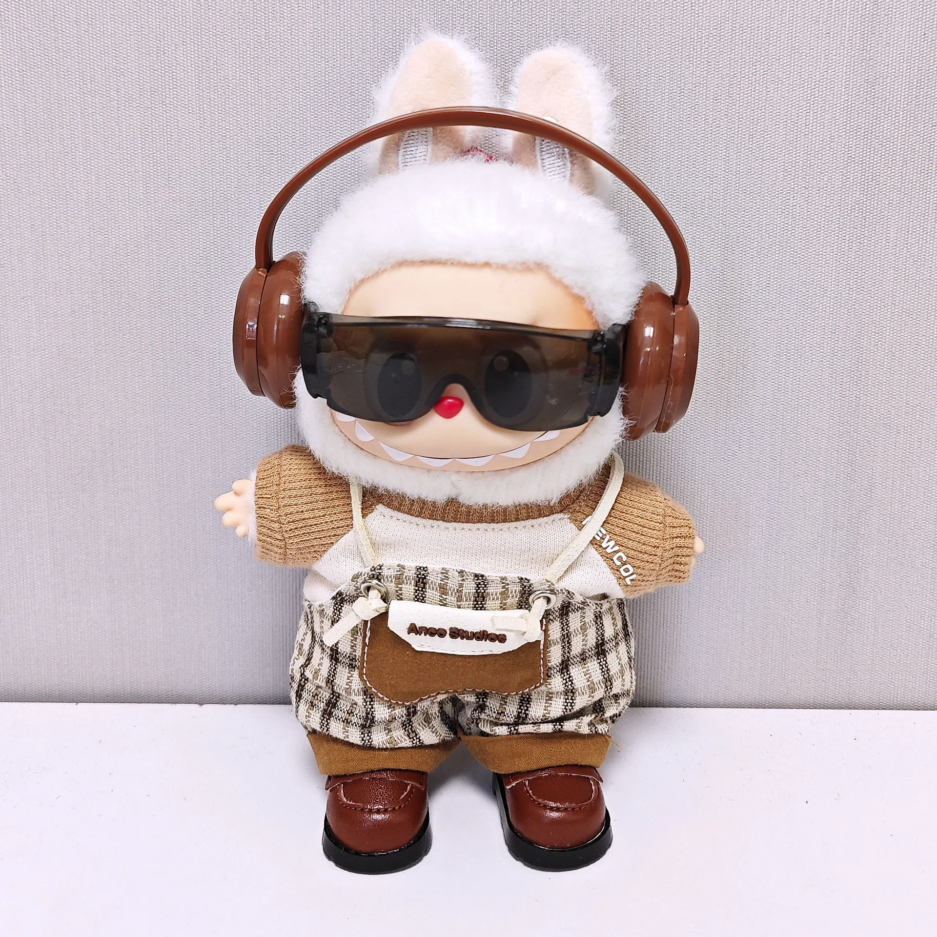 ل Labubu عالية الجودة ملابس دمى 15 سنتيمتر-17 سنتيمتر البني تي شيرت متقلب وزرة مجموعة Labubu الملابس العالمية