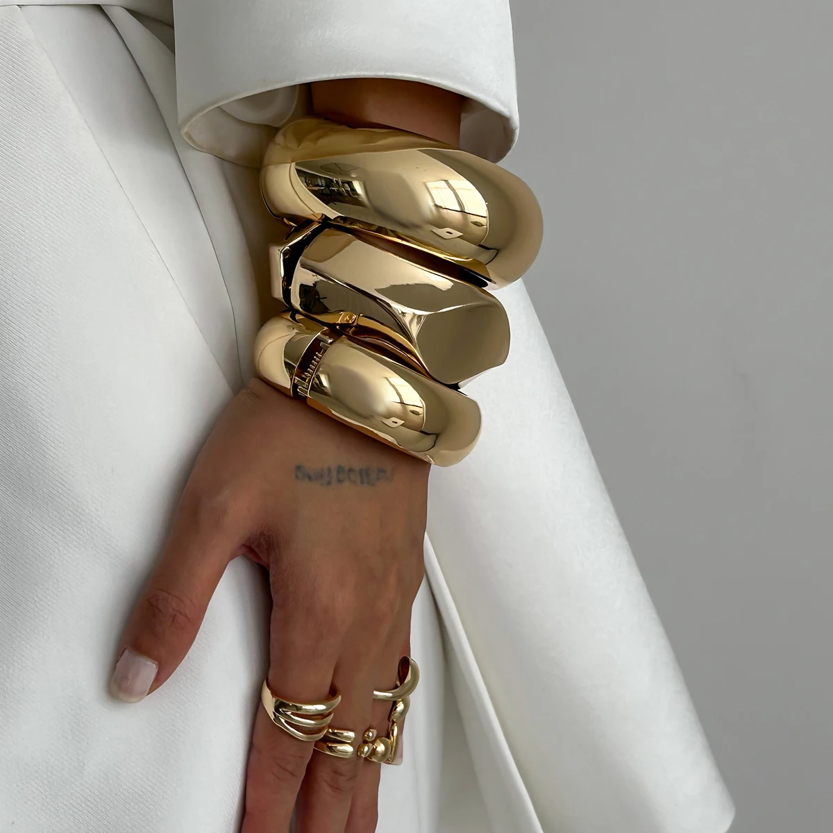 Ingemark Exaggerated Punk Heavy Metal Spring Bangles for Women Vintage Gold Color Arm Braceles Grunge Jewelry Steampunk Men New
