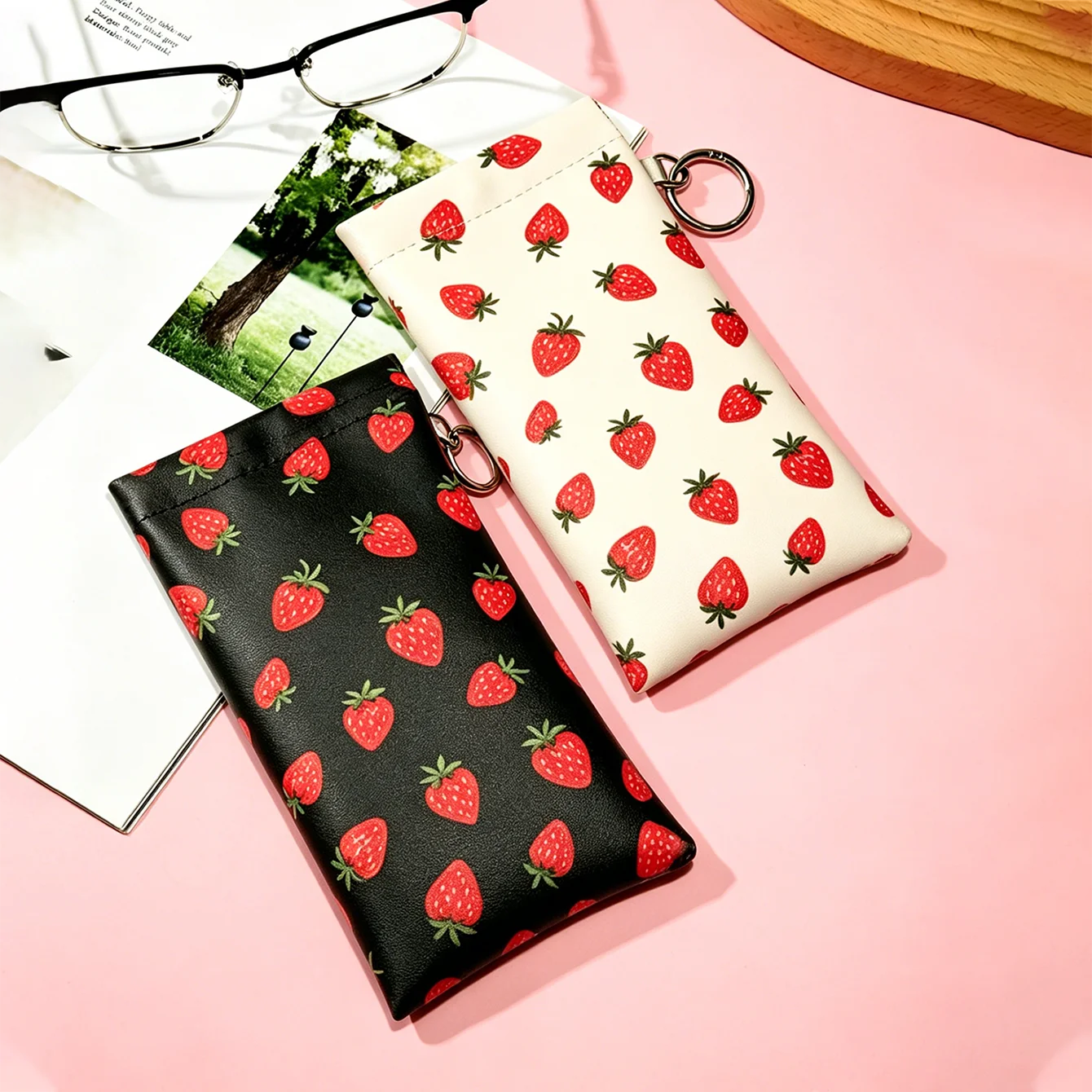 1pc Cute Strawberry Print Sunglasses Pouch with Keyring Soft PU Leather Sweet Fruit Pattern Eyeglass Case for Women Daily Travel