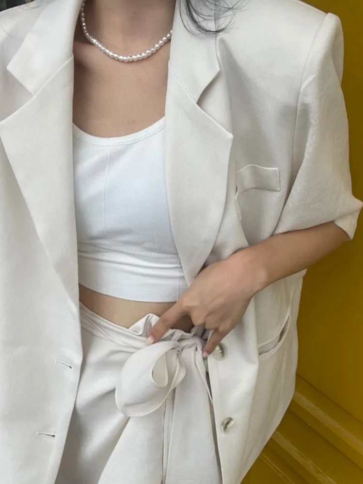 Setelan Musim Panas Longgar dengan Jaket dan Rok Asimetris, Ensemble Fashion Wanita atau Pakaian Kasual dengan Kerah Lipat
