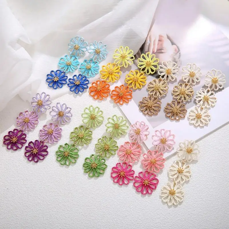 Women Triple Flower Straw Woven Earrings Handmade Bohemian Lightweight Dangle Earrings for Beach Travel Accessories