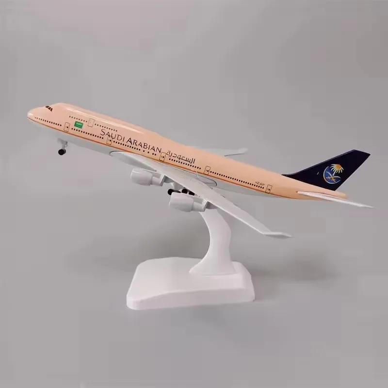 Metallflugzeugmodell 20 cm Saudi B747 Metallreplik Legierungsmaterial mit Fahrwerk Ornamente Kinderspielzeug Jungen Geschenke Flugzeug