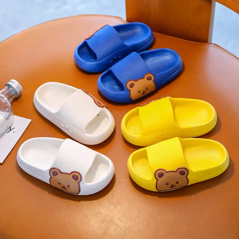 New Fashion Toddler Slippers Kids Cartoon Bear Beach Outdoor Flip Flops Boys Girls Cute Soft Sole Non-Slip Bathroom Home Shoes