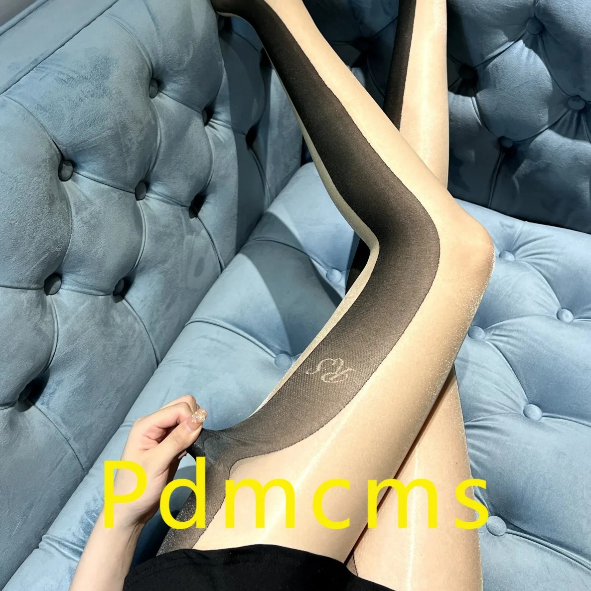 

2025 new 7343 aurora series two-color color matching striped vertical strip thin splicing stockings female T crotch Internet cel