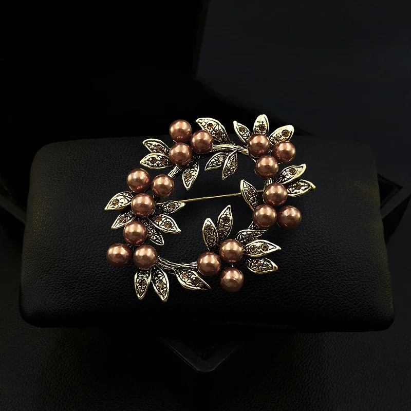 

1829 Exquisite High-End Oval Garland Brooch Women's Retro Luxury Corsage Suit Coat Neckline Pins Accessories Pearl Jewelry Gifts