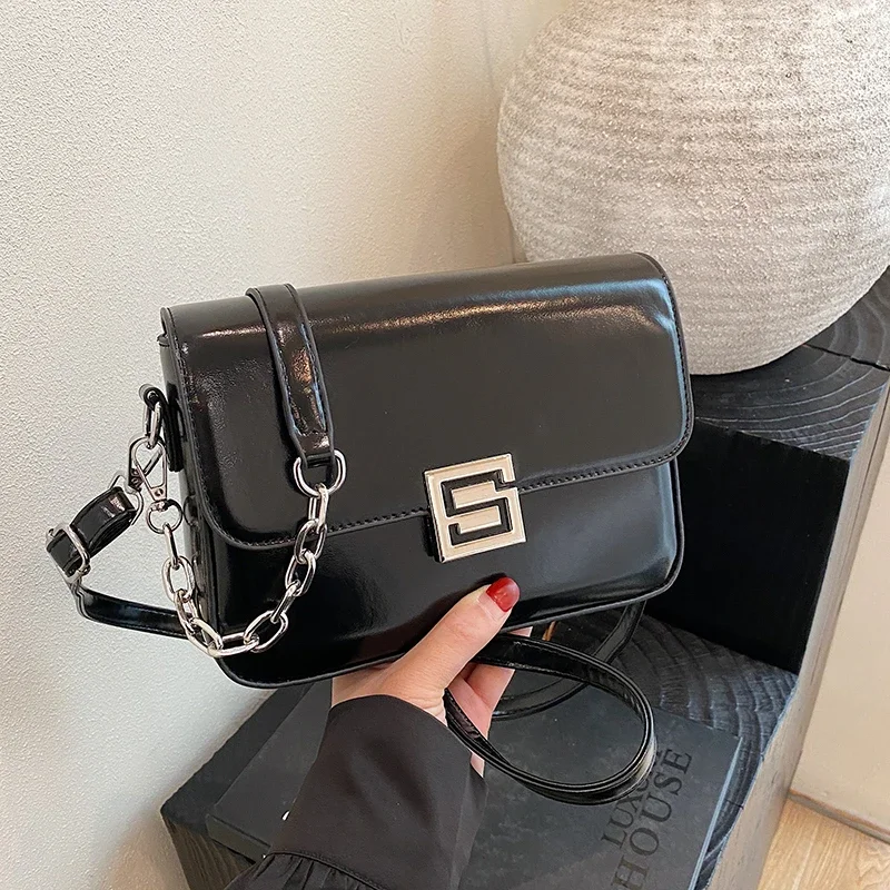 

Роскошная винтажная сумка через плечо — минималистичная кожаная пригородная сумка с модным дизайнерским буквенным логотипом