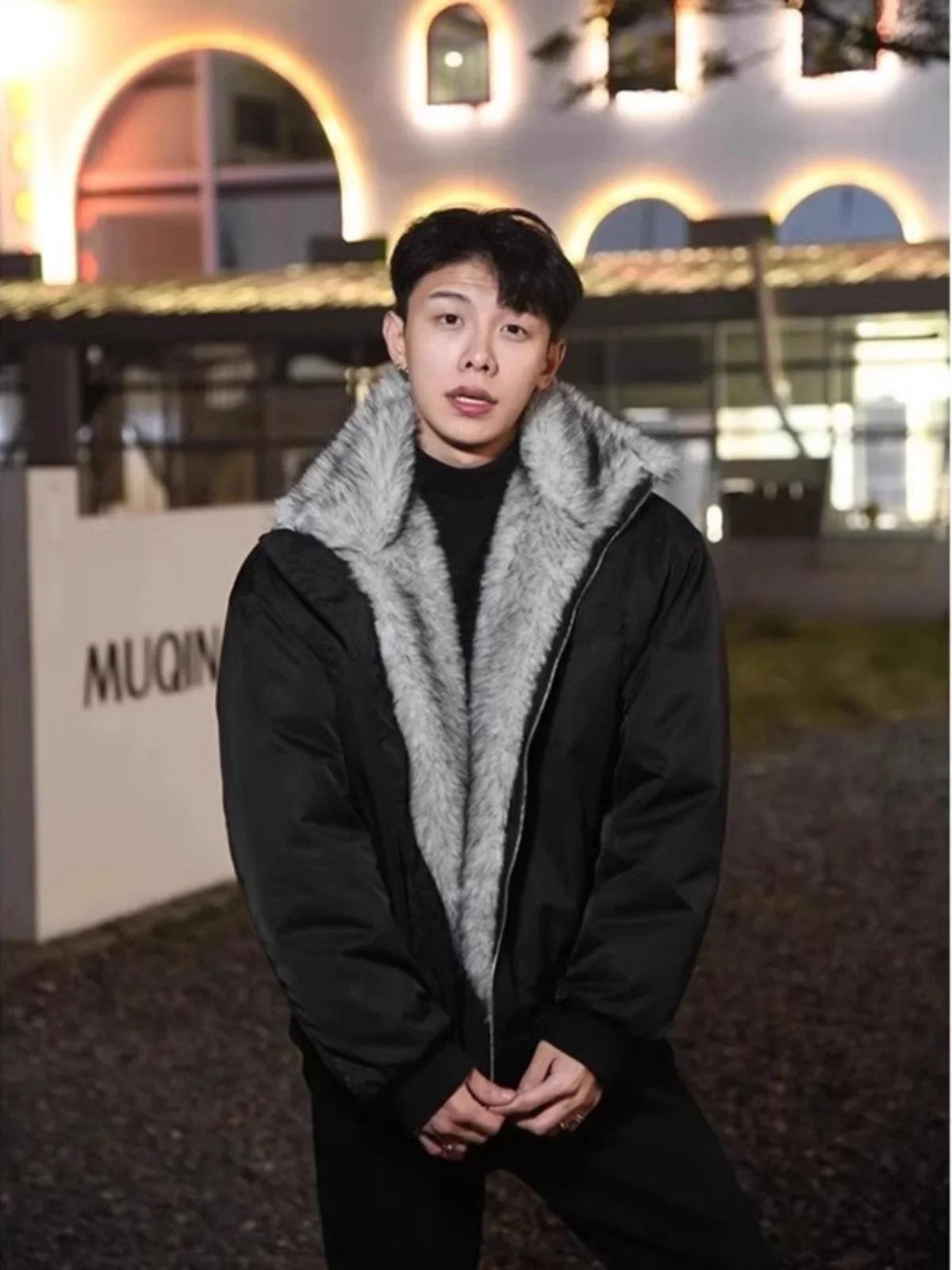 

Утепленная хлопковая куртка-бомбер мужская зимняя теплая короткая с меховым воротником в американском уличном стиле, молодежная, с наполнителем из белого утиного пуха