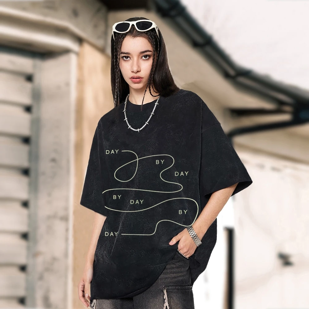 

Y2K Graphic T-Shirts “DAY BY DAY” Tee Premium Cotton, High-Quality Oversize Washed Tee Minimalist Line Text Trendy Y2K Style