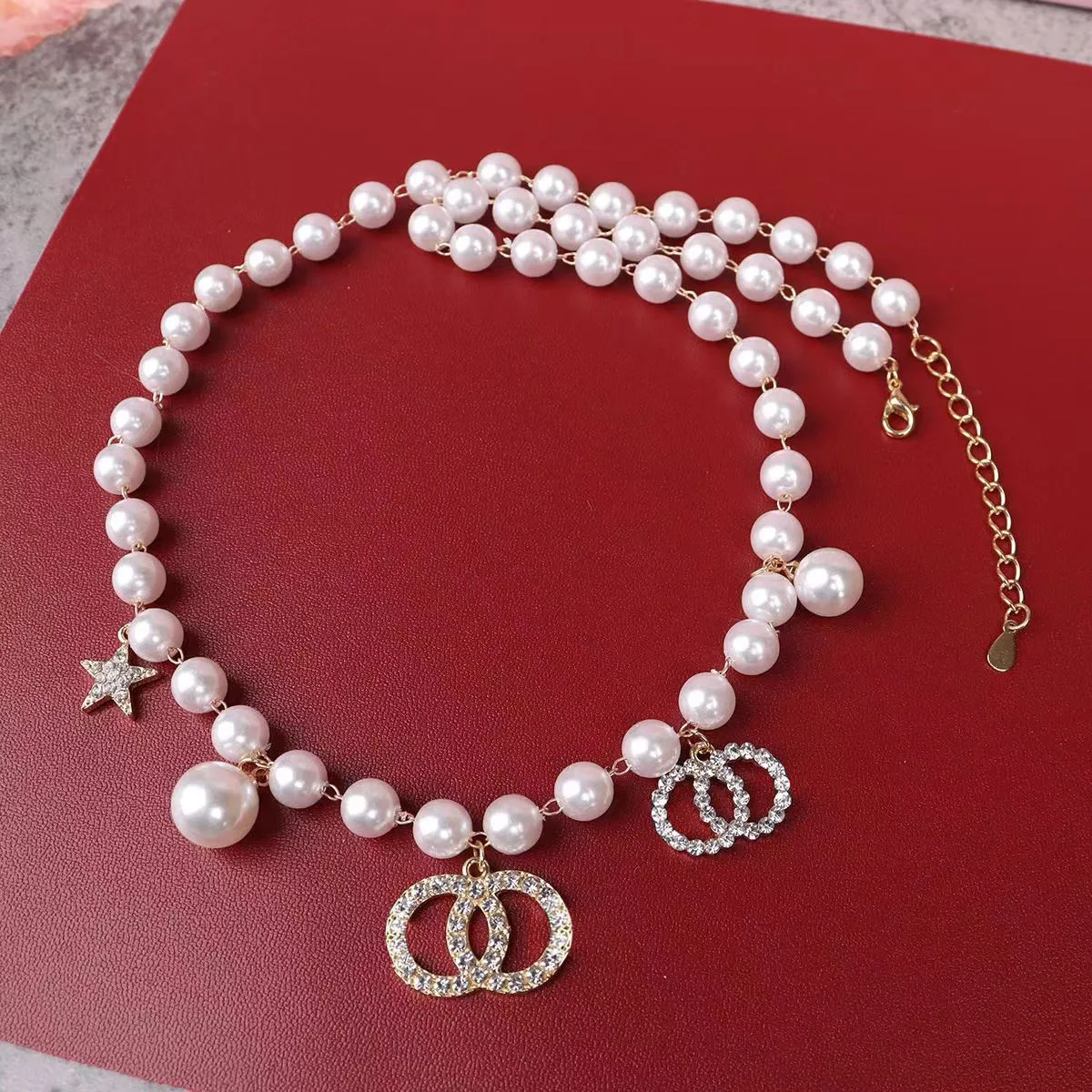 هذه القلادة الرجعية ذات النمط الأوروبي والأمريكي متعددة الاستخدامات وبسيطة ونحيفة. إنها سلسلة الترقوة للنساء #1