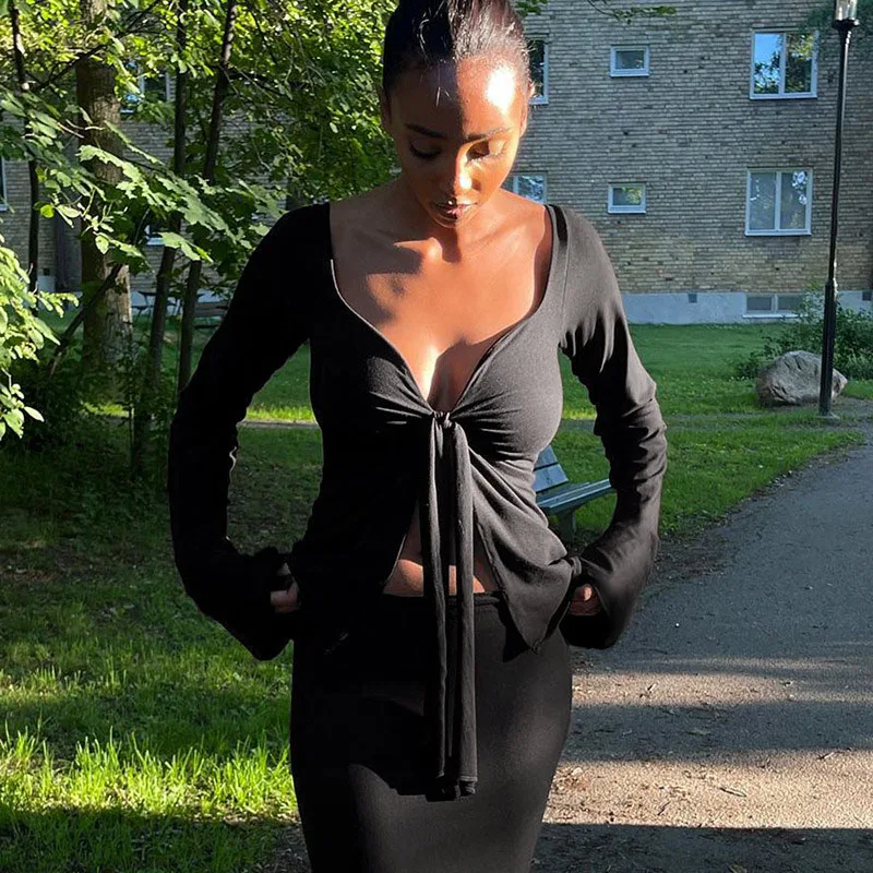 Nuova t-shirt autunno inverno donna Sexy petto basso scollo a v Top Streetwear moda maniche lunghe solido femminile Club Party Versatile Tees