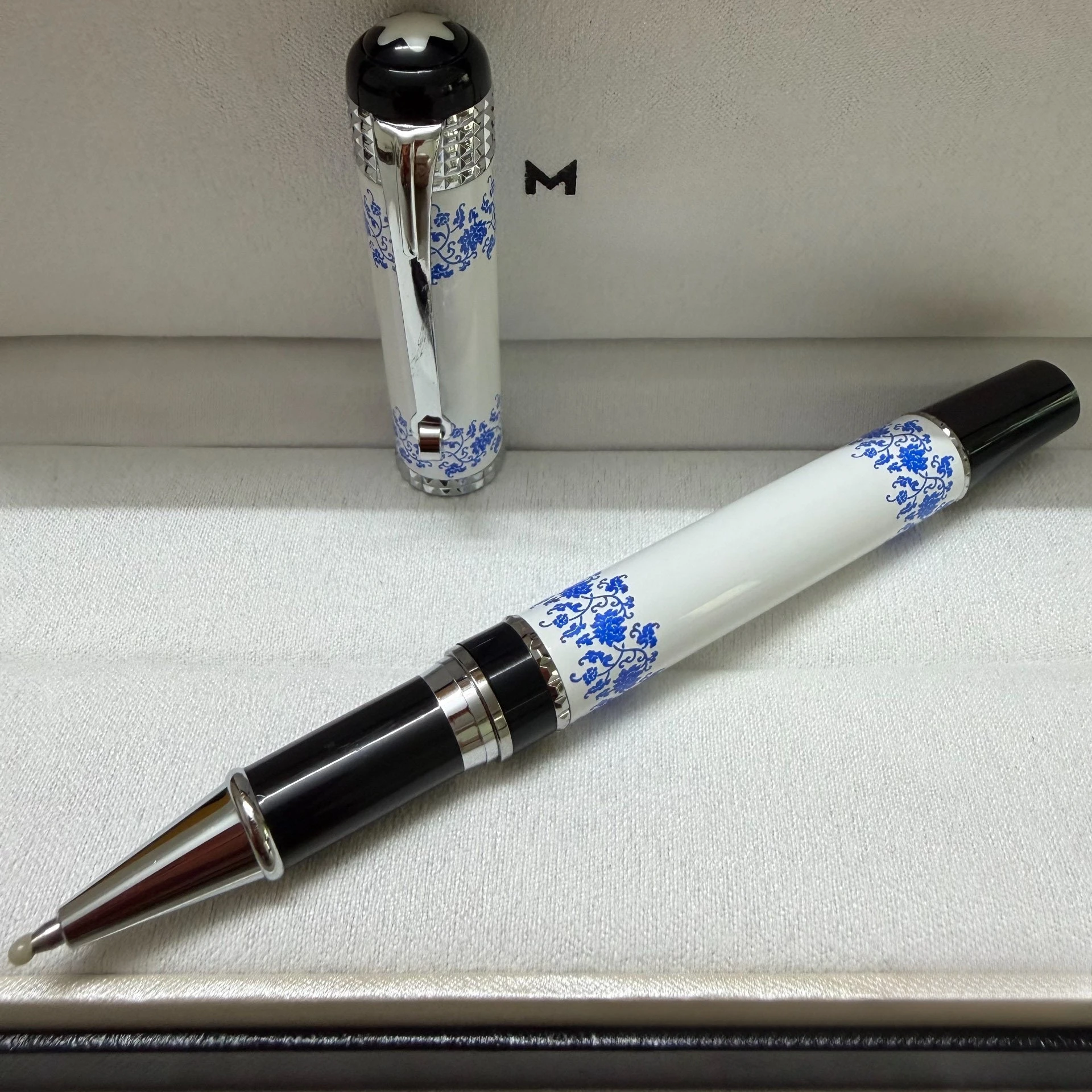 

M BrandBlue and White PorcelainPattern Business Rollerball Pen,Chinese Style Luxury Office Gift Writing Pen（No Pen Box Included）