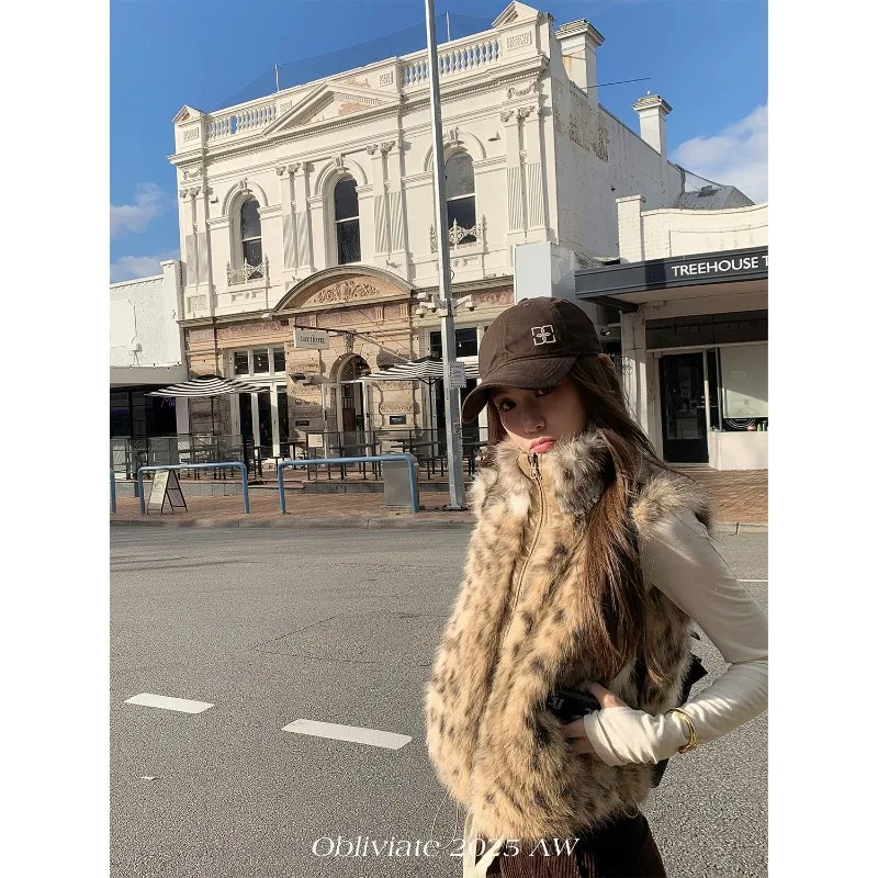 2026 Fall/Winter Vest Jacket Women Fur Fur Grass Autumn and Winter Integrated Eco-friendly Fox Shoulder Vest Wear on Both Sides