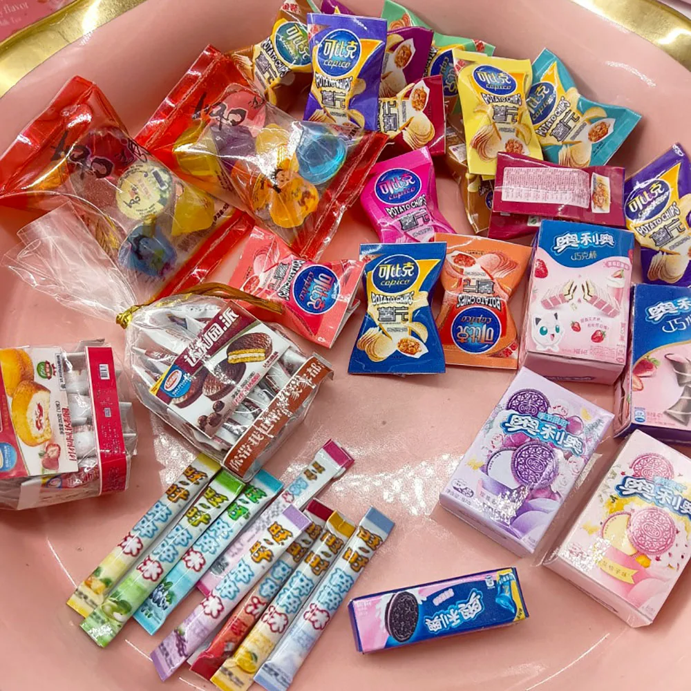 1/12 Scale Miniature Dollhouse Food, Cute Chips,Candy Model Toys for Barbies Blyth Doll Supermarket Snacks Accessories