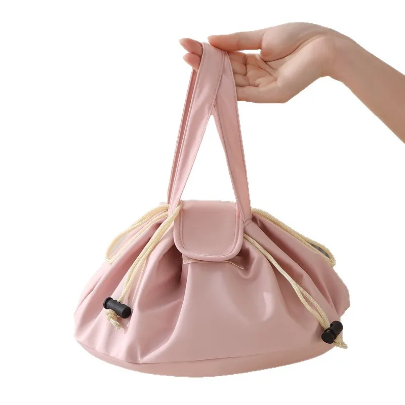 

Портативная вместительная дорожная косметичка-органайзер на шнурке