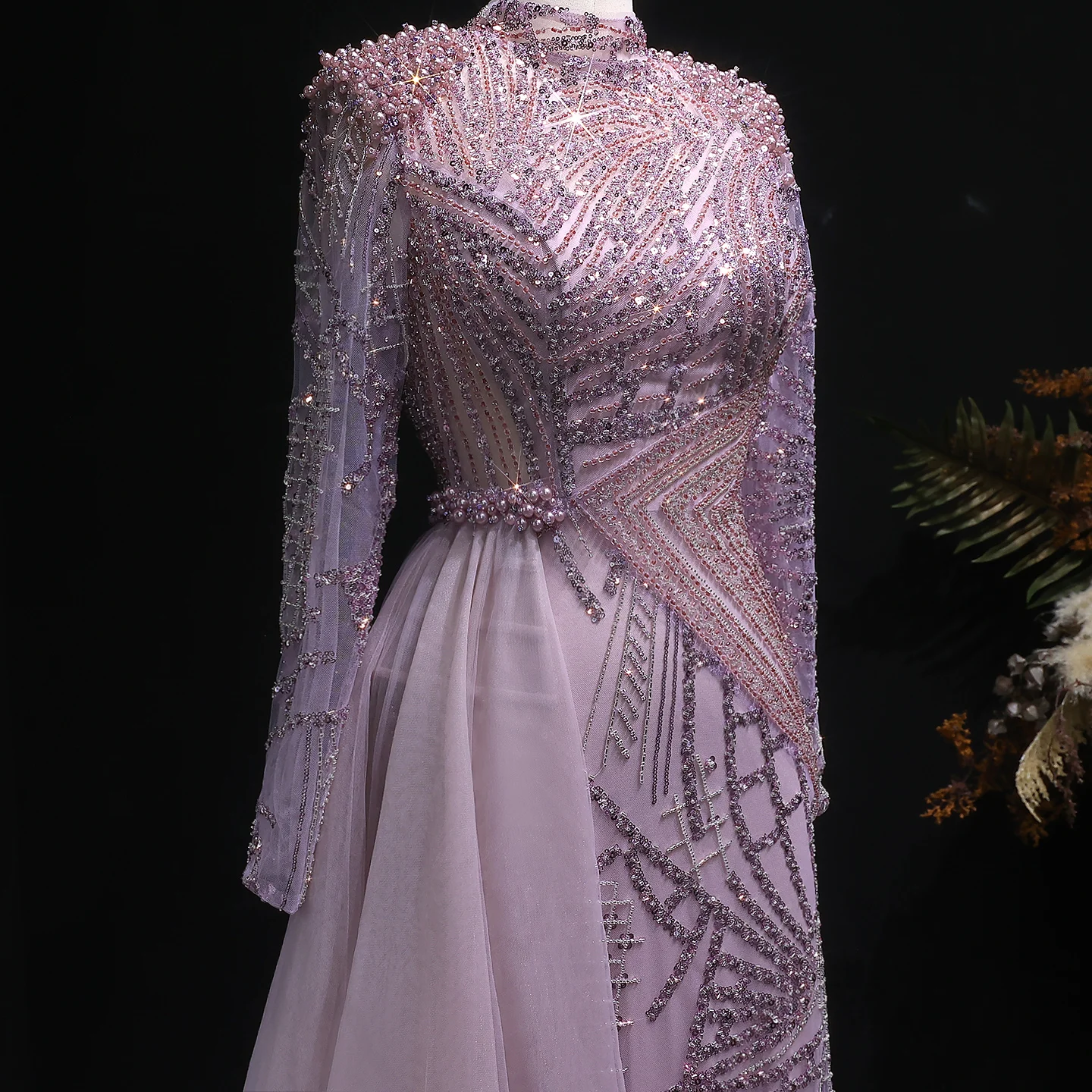 Sharon Said Luxuriöses Perlenbesetztes Staubrosafarbenes Abendkleid mit Schlitz-Seitenrock, Damenkleid mit Langen Ärmeln für Hochzeitsfeier, SS064 Maßanfertigung – Detail 6