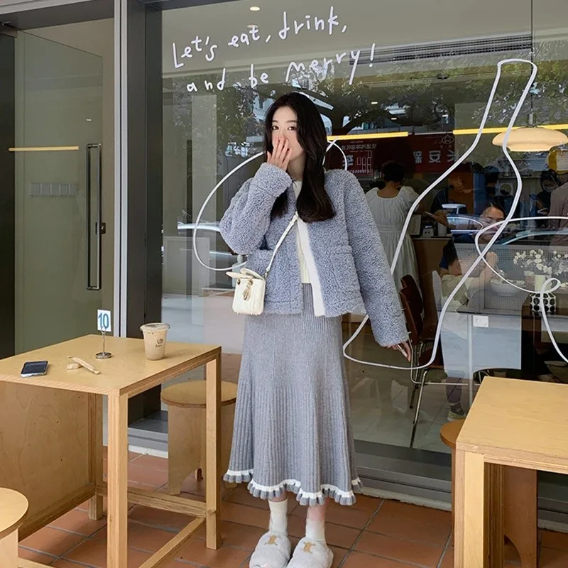 

Мягкая женская утепленная куртка из искусственного меха синего цвета с молнией, однотонная, для повседневной носки