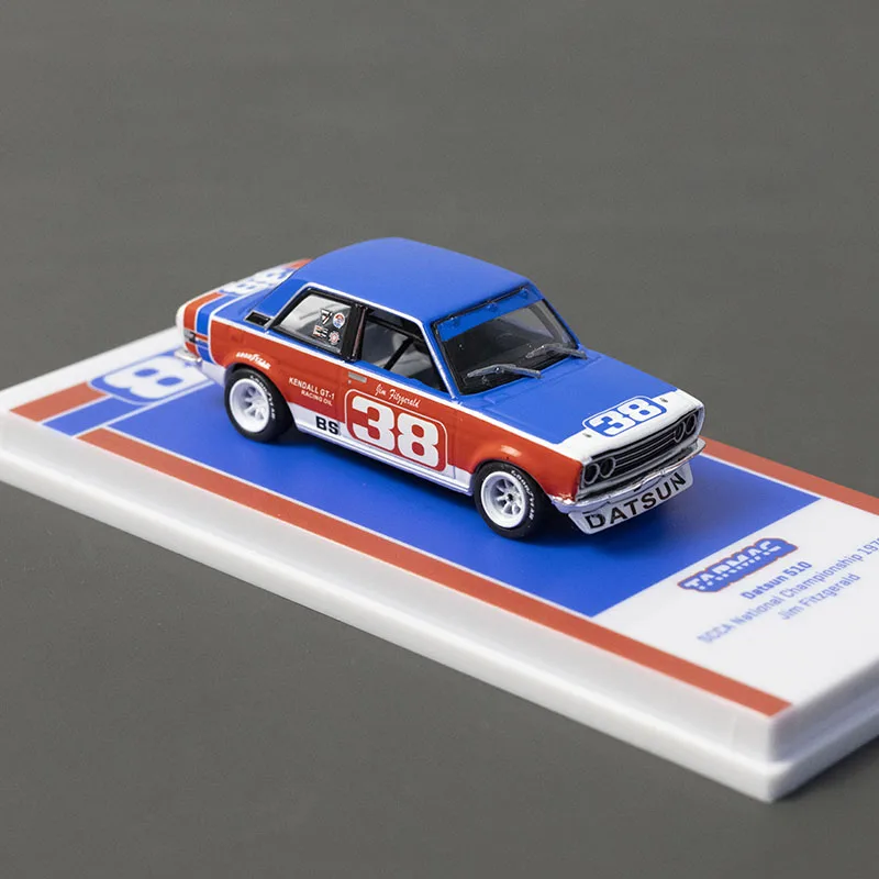 TARMAC WORKS 1/64 ดัทสัน 510 เอสซีซีเอ 1973 # รถของเล่นโลหะผสม 38 ชิ้น แบบหล่อขึ้นรูป ของสะสมสำหรับเด็กผู้ชาย ของขวัญคริสต์มาส