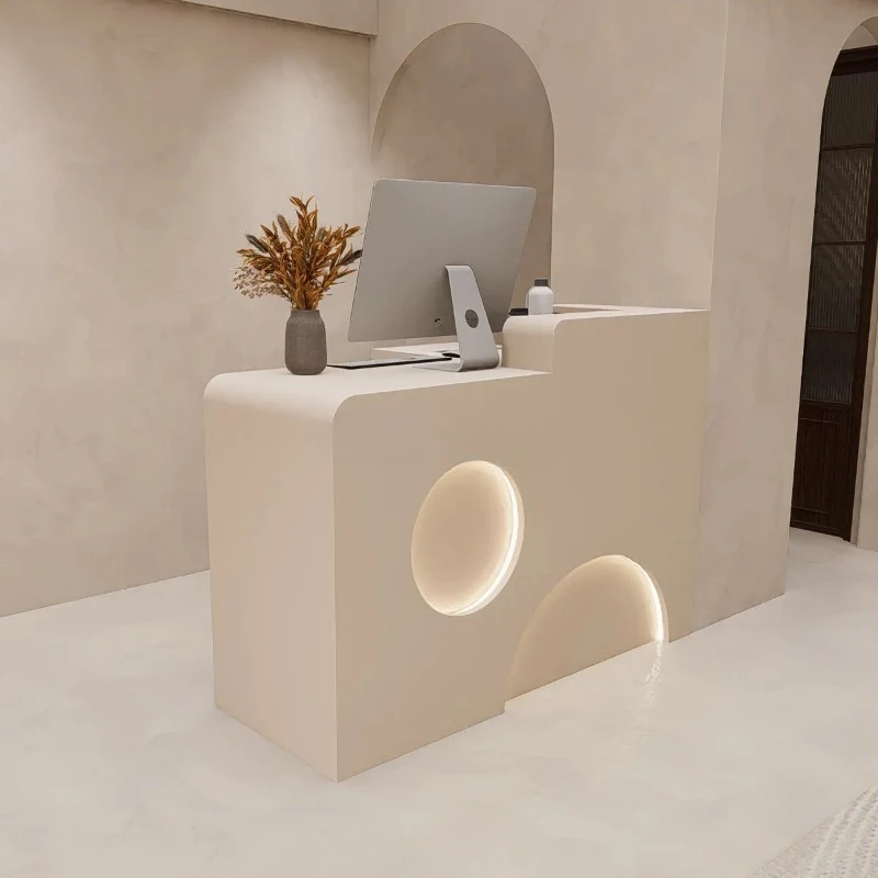 

Стойка кассира для магазина одежды, небольшой женской одежнойной лавки, парикмахерской, салона красоты с росписью