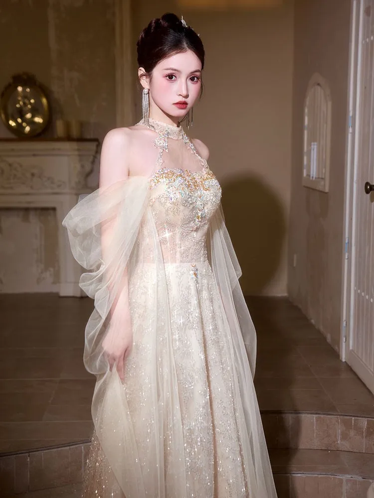 สไตล์ใหม่ของการแต่งกายที่หรูหราเบาๆ และการแต่งกายเฉพาะกลุ่ม